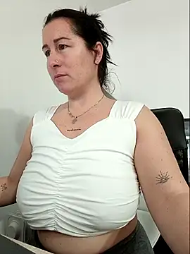 bichota85 online show from February 2026 11:02:02 AM