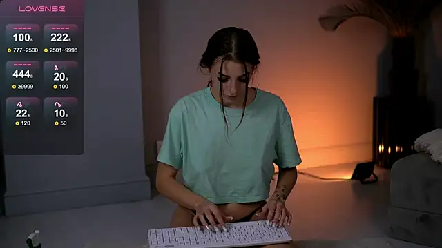 Snapshot of LunaVyx chatting on November 2025 08:31:01 PM LunaVyx online show from November 2025 08:31:01 PM