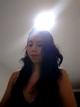 Snapshot of vixen_velvett1 chatting on November 2025 05:28:02 AM vixen velvett1 online show from November 2025 05:28:02 AM