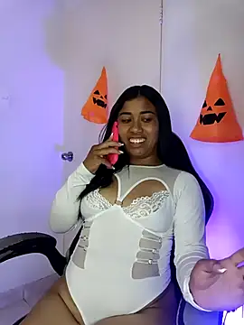 Snapshot of ShanelMonroe chatting on September 2025 04:10:02 PM ShanelMonroe online show from September 2025 04:10:02 PM