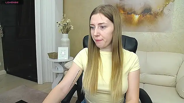 KissMe Now  online show from January 2026 07:11:01 PM