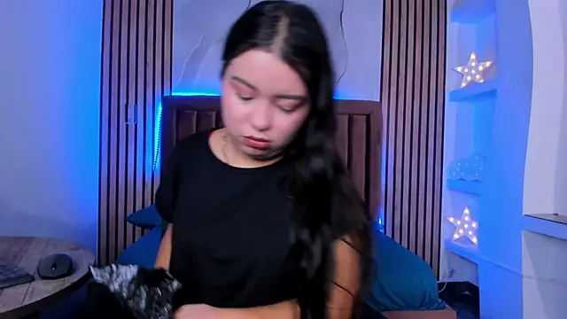 LunaWiill  online show from October 2025 12:28:01 PM