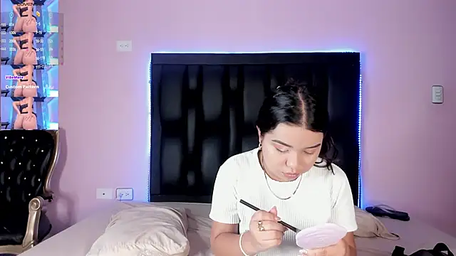 LunaWiill  online show from November 2025 12:16:01 PM