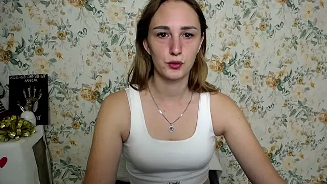 Milana Cutie  online show from September 2025 06:07:01 AM