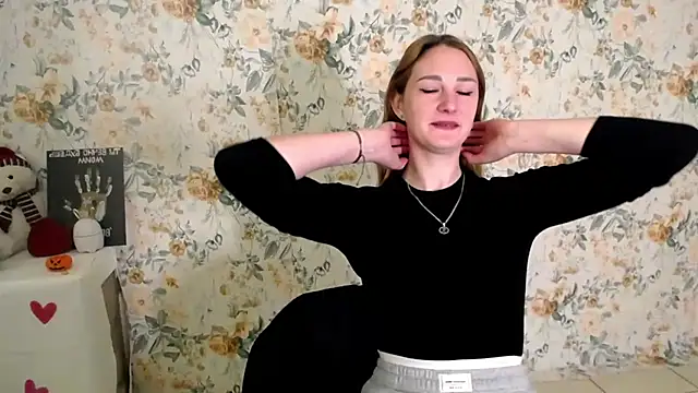 Milana Cutie  online show from November 2025 06:57:02 AM