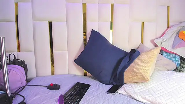 mia vy online show from March 2026 03:01:01 AM