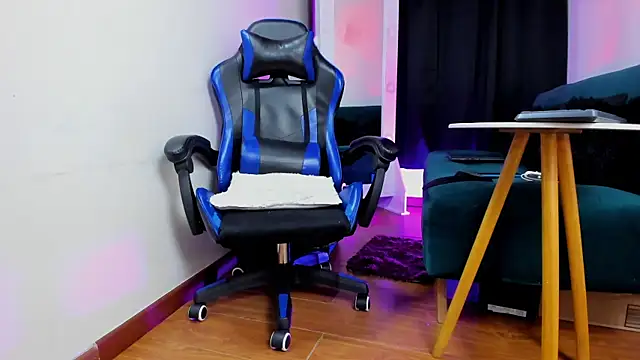 Snapshot of Charliejones_ chatting on October 2025 12:12:02 AM Charliejones online show from October 2025 12:12:02 AM