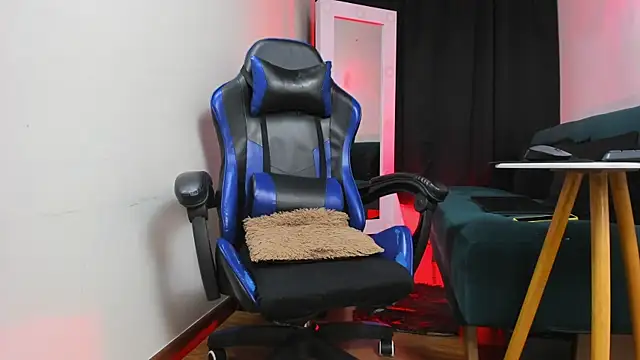 Charliejones  online show from November 2025 01:22:01 AM