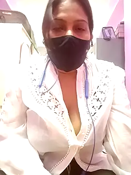 Snapshot of HEENA_STRIP chatting on September 2025 09:50:01 PM HEENA STRIP online show from September 2025 09:50:01 PM