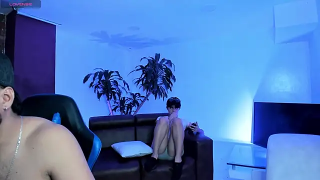 Hot Threesomee online show from September 2025 01:27:01 PM