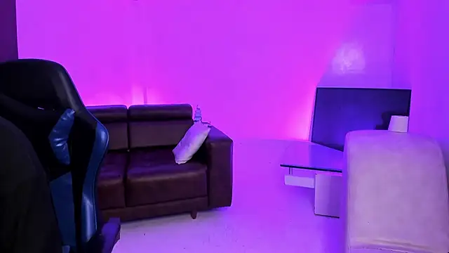 Hot Threesomee online show from October 2025 01:20:01 PM