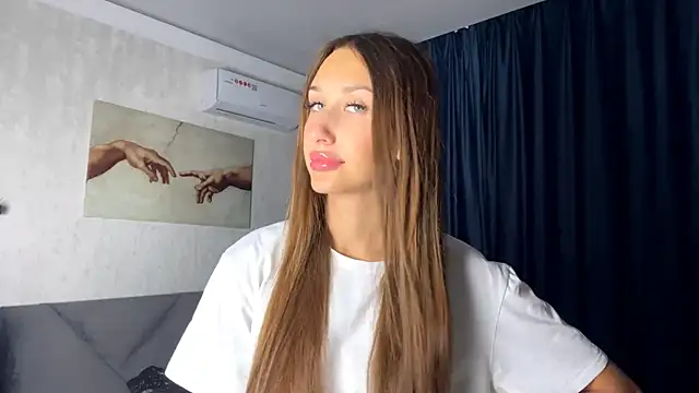 Snapshot of DarkSignal chatting on September 2025 09:14:01 AM DarkSignal online show from September 2025 09:14:01 AM