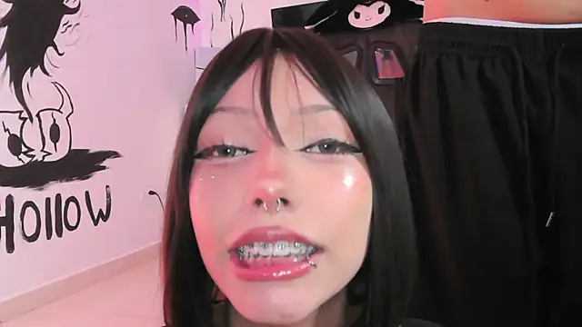 Snapshot of Everlong_ chatting on October 2025 10:07:01 PM Everlong online show from October 2025 10:07:01 PM