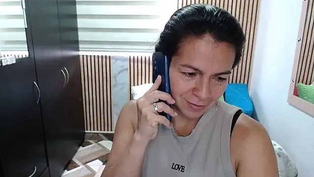 camilavargas  online show from May 2026 09:33:02 PM