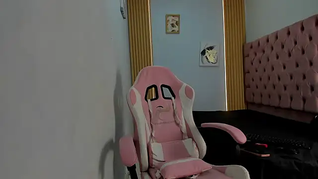 Snapshot of Naomis_35 chatting on October 2025 07:56:01 PM Naomis 35 online show from October 2025 07:56:01 PM