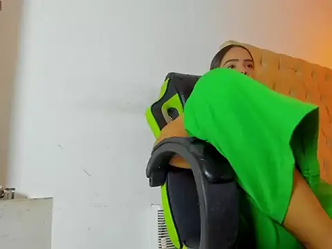 Snapshot of Naomis_35 chatting on October 2025 07:47:02 PM Naomis 35 online show from October 2025 07:47:02 PM