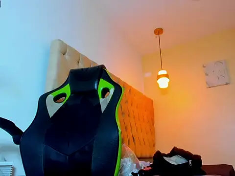 Snapshot of Naomis_35 chatting on October 2025 07:12:01 PM Naomis 35 online show from October 2025 07:12:01 PM