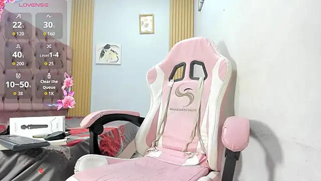 Naomis 35 online show from March 2026 08:03:01 PM