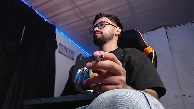 Snapshot of Chrys_harris77 chatting on October 2025 09:48:02 PM Chrys harris77 online show from October 2025 09:48:02 PM