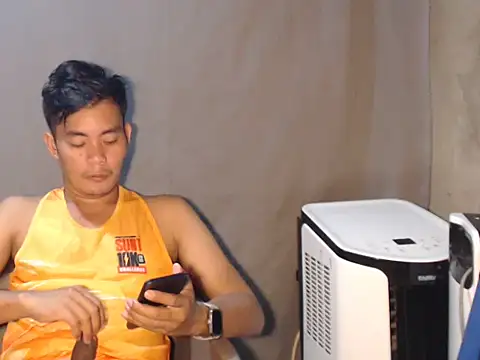 Snapshot of Newt4U chatting on December 2025 03:40:02 PM Newt4U online show from December 2025 03:40:02 PM