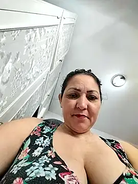 Lunita86 online show from May 2026 03:06:02 PM