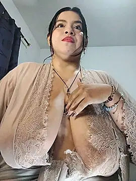 Snapshot of LucyDiamonds1 chatting on October 2025 10:27:02 AM LucyDiamonds1 online show from October 2025 10:27:02 AM