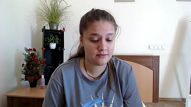 Snapshot of Nensi-Bern chatting on September 2025 08:27:01 AM Nensi-Bern online show from September 2025 08:27:01 AM