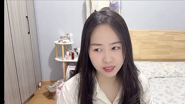 Snapshot of wxj1019 chatting on February 2026 04:49:02 AM wxj1019 online show from February 2026 04:49:02 AM