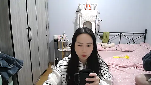 Snapshot of wxj1019 chatting on March 2026 05:18:02 PM wxj1019 online show from March 2026 05:18:02 PM