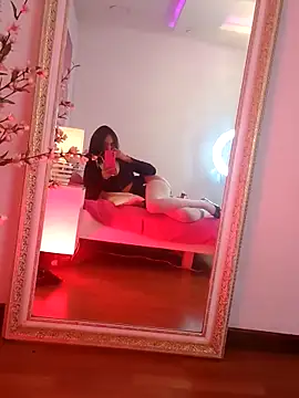 Snapshot of RouseWhitte chatting on November 2025 03:24:01 PM RouseWhitte online show from November 2025 03:24:01 PM