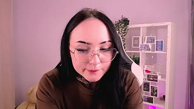 Snapshot of MollyKissy chatting on October 2025 08:06:01 AM MollyKissy online show from October 2025 08:06:01 AM