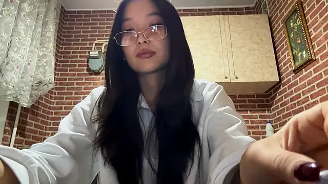 EmmaLeexth online show from September 2025 03:28:02 PM