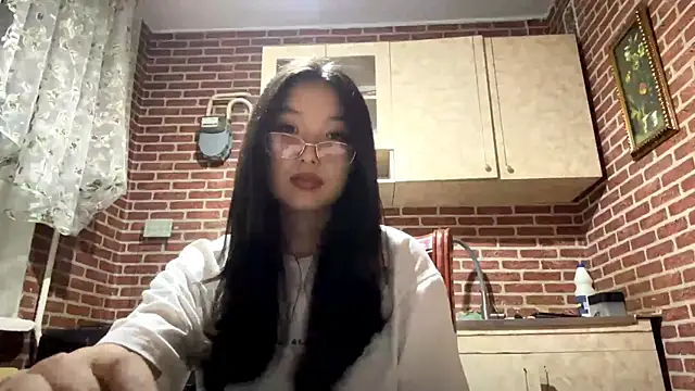 EmmaLeexth online show from October 2025 01:19:01 PM