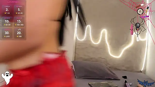 Naomy gyal online show from October 2025 07:04:02 PM