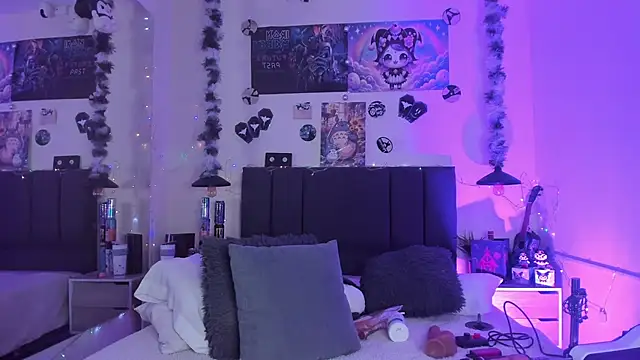 Snapshot of SabrinaV_ chatting on February 2026 11:28:02 AM SabrinaV online show from February 2026 11:28:02 AM