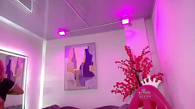 Snapshot of Kitty_rouusse chatting on October 2025 07:34:02 PM Kitty rouusse online show from October 2025 07:34:02 PM