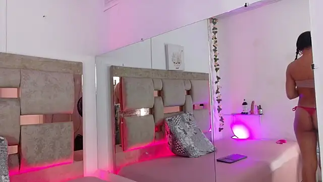 Malia Brown1 online show from November 2025 02:28:01 PM