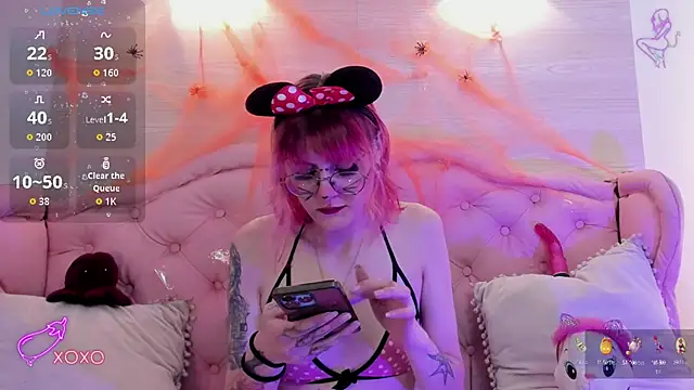 Rossiie Hunt  online show from October 2025 05:13:02 PM