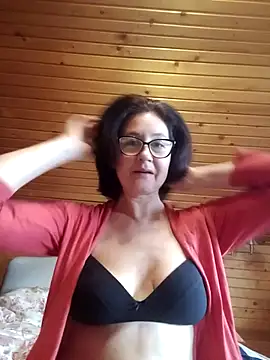 Snapshot of vikimoon11 chatting on October 2025 01:12:01 PM vikimoon11 online show from October 2025 01:12:01 PM