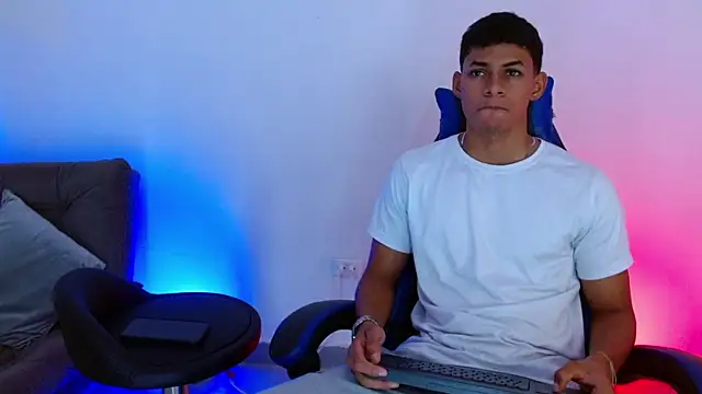 deivid bigcock1 online show from August 2026 12:24:02 AM
