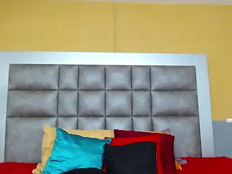 Emily Swiftt online show from November 2025 09:59:01 PM