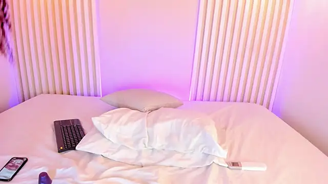 Snapshot of rossvega chatting on October 2025 08:06:02 PM rossvega online show from October 2025 08:06:02 PM