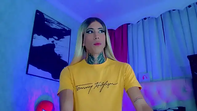 Julia Bulette1 online show from May 2026 01:00:02 AM