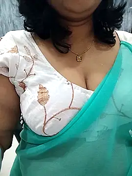 Snapshot of divya-jannu chatting on October 2025 06:10:01 PM divya-jannu online show from October 2025 06:10:01 PM