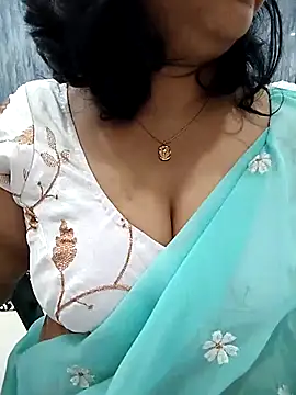 Snapshot of divya-jannu chatting on October 2025 07:03:01 PM divya-jannu online show from October 2025 07:03:01 PM