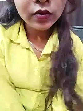 Snapshot of pari_rani7 chatting on April 2026 03:48:01 AM pari rani7 online show from April 2026 03:48:01 AM