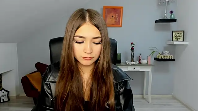 Snapshot of EllaClarke chatting on November 2025 01:49:02 PM EllaClarke online show from November 2025 01:49:02 PM