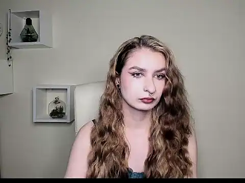 Snapshot of NinaBlond1 chatting on October 2025 06:37:01 AM NinaBlond1 online show from October 2025 06:37:01 AM