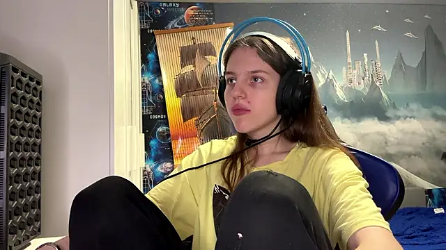 Elira Breeze online show from March 2026 02:56:01 PM