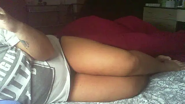 Snapshot of Lauray1 chatting on March 2026 05:08:02 AM Lauray1 online show from March 2026 05:08:02 AM